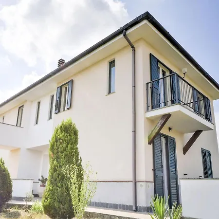 Vakantiehuis Quintessential Holiday In Carentino With Garden