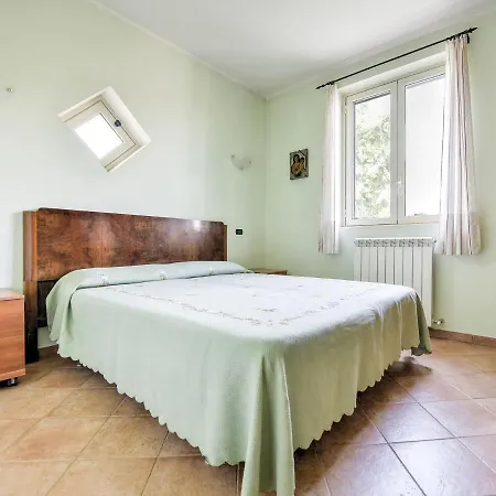 Vakantiehuis Quintessential Holiday In Carentino With Garden